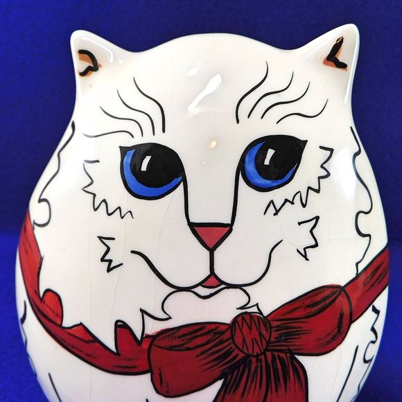 2001 Cats By Nina Lyman 7" Ceramic Vase Fluffy White Cat Blue Eyes Red Bow 6.75" - Picture 2 of 6